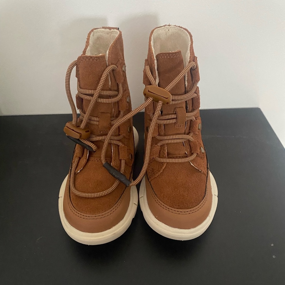 Toddler Sorel Winter Boots in Brown Suede (never worn)